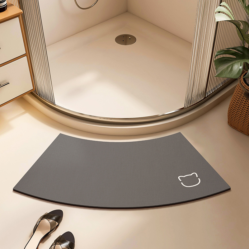 Išlenktas vonios kambario kilimėlis, neslystantis, stipriai sugeriantis kilimas, dušo kambarys, vėduoklės formos, pusapvalis, diatomų purvas, greitai džiūstantis pėdų kilimėlis