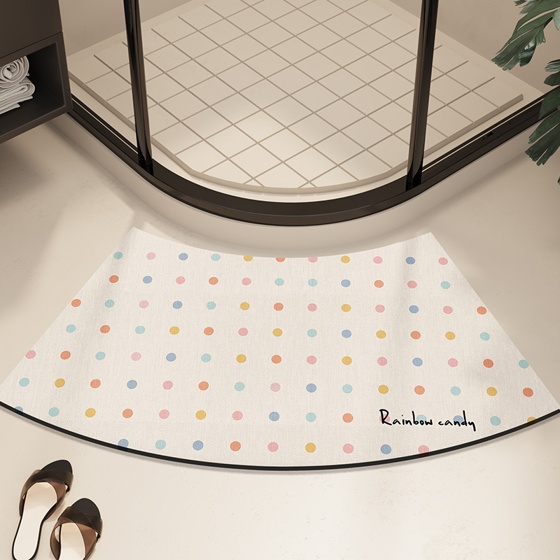 Išlenktas vonios kambario kilimėlis, neslystantis, stipriai sugeriantis kilimas, dušo kambarys, vėduoklės formos, pusapvalis, diatomų purvas, greitai džiūstantis pėdų kilimėlis