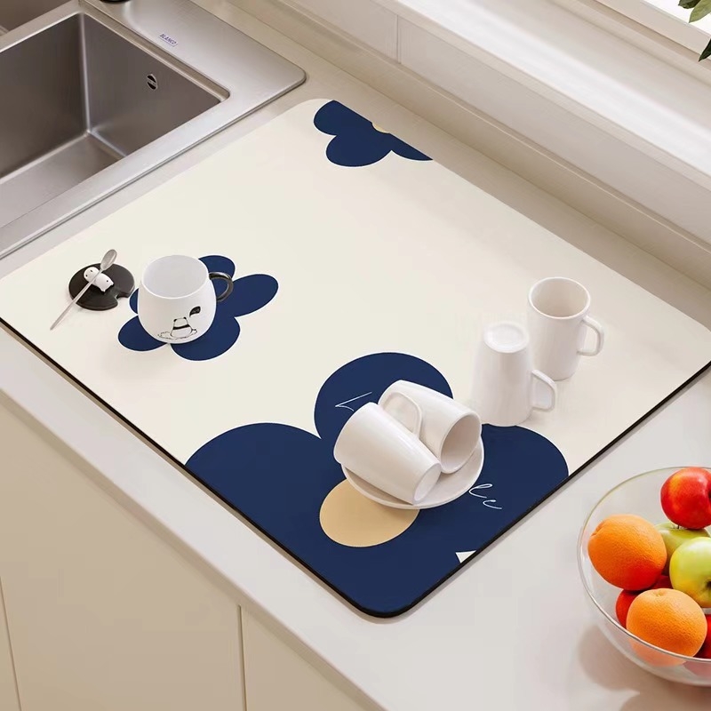 Atsitiktinis grynos spalvos diatomų purvo drenažo kilimėlis, indų džiovinimo kilimėlis, valgomojo stalo reikmenys, izoliuotas, aukštai temperatūrai atsparus kilimėlis, arbatos puodelio sugeriamasis kilimėlis