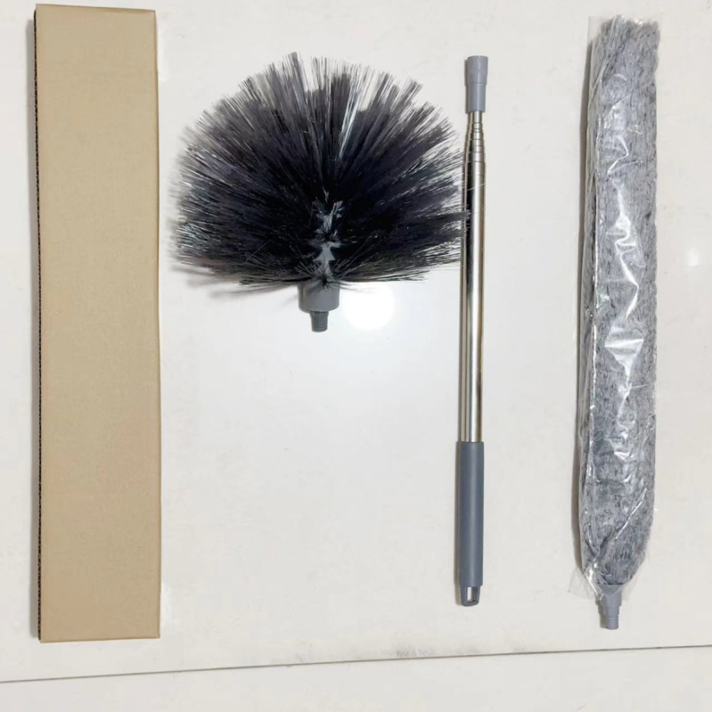 Ištraukiama stogo lubų šluota, voratinklio namų apyvokos reikmuo su kampiniu šepečiu, valonti lubų ventiliatoriaus dulkių surinktuvą, prailginta dulkių siurblio šepečiu