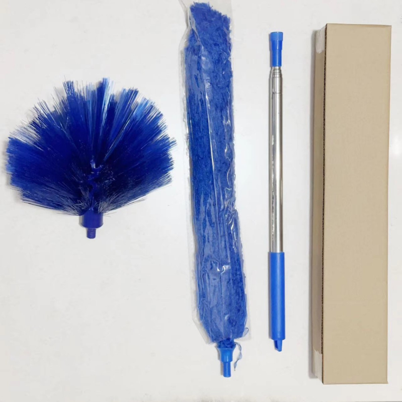 Ištraukiama stogo lubų šluota, voratinklio namų apyvokos reikmuo su kampiniu šepečiu, valonti lubų ventiliatoriaus dulkių surinktuvą, prailginta dulkių siurblio šepečiu