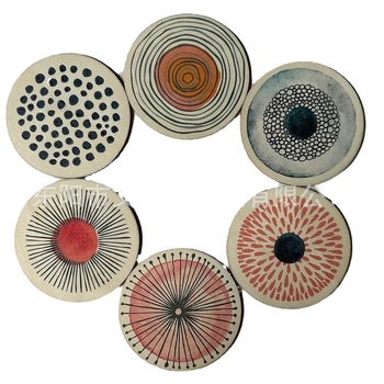 Комплект от 6 подложки за чаши с плодови мотиви, термоустойчиви, неплъзгащи се и декоративни, подходящи за домашен офис.