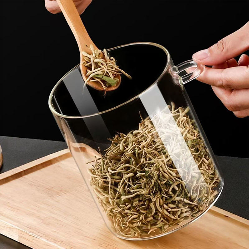 Aukšto borosilikatinio stiklo tiesus cilindras su šaukštu sandariu stiklainiu Buitinis arbatos stiklainis su šaukštu Druskos stiklainis Cukraus stiklainis Paprastas laikymo stiklainis