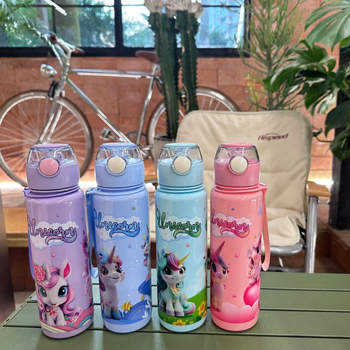 Vandens butelis, naujas 2024 m. animacinis mielas plastikinis vandens puodelis, didmeninė prekyba su vandens puodeliu 700 ml studentams