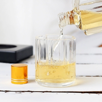 Gamintojai tiekia borosilikatinio stiklo pistoleto alkoholio butelius, raudonojo vyno butelių dekanterio kūrybinius vyno butelius