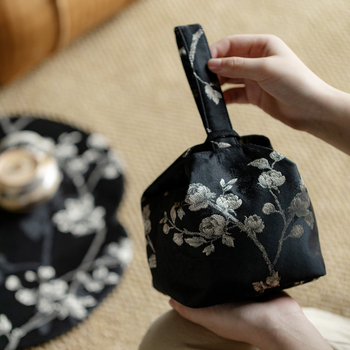 Rankų darbo žakardo brokato arbatos rinkinio maišelis su vienu indeliu ir dviem puodeliais, nešiojamas kung fu arbatos laikymo maišelis, rankinis medžiaginis maišelis