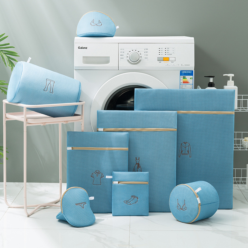 Sumuštinio siuvinėtas skalbinių maišelis. Sustorintas dvigubo sluoksnio liemenėlės skalbimo maišelis, tinkantis skalbti mašina. Specialus deformacinis skalbimo tinklelio maišelis.