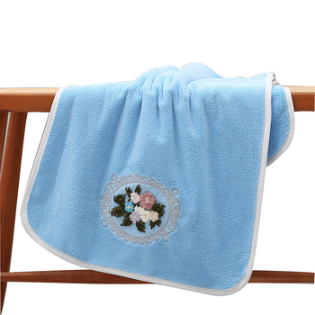 Lilledega tikandiga rätik lihtne pehme imav rätik tehase hulgimüük paar pehme mugav täiskasvanute näorätik