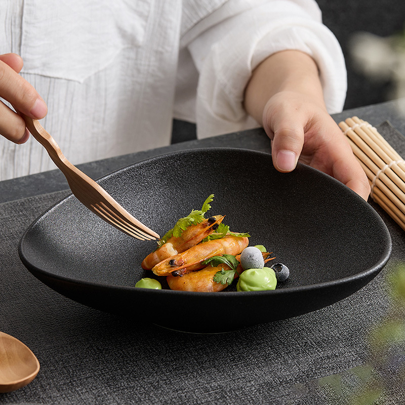 Kõrge väärtusega salatikauss Jaapani stiilis madal kauss majapidamise külmade roogade külm nuudlikauss loominguline keraamiline jäätunud kolmnurkne puuviljakauss