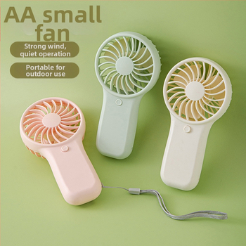 Tarpvalstybiniai sprogimai Nešiojamas mažas ventiliatorius Sausa baterija Didelis vėjas Studentams Lauko Nešiojamas mažas elektrinis ventiliatorius Dovana