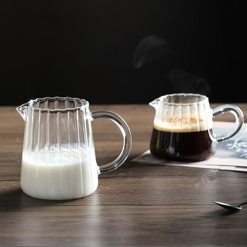 Arbatos kavinės grožio mini pieno puodas su smailiu mažu pieno puodu kavos stiklinis pieno puodas su rankena, pilamas pieno puodas, sirupas ir pieno puodelis