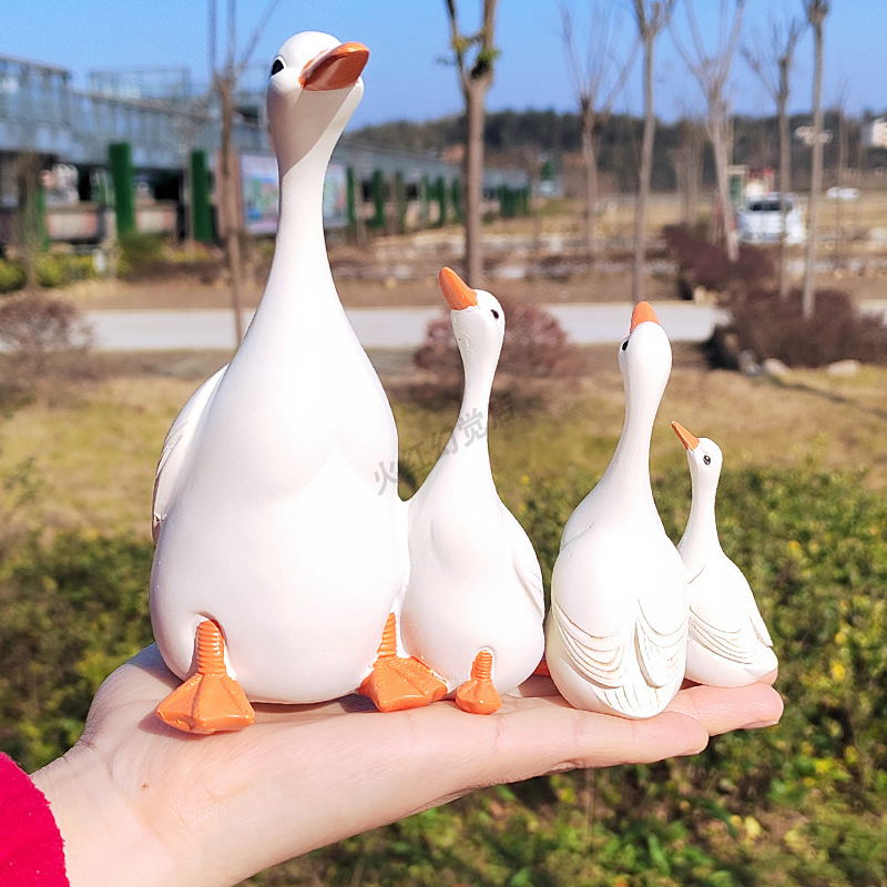Didelė balta žąsis, maža vientisa antis, kiemo sodas, žuvų tvenkinys, alpinariumas, gėlių vazonas, bonsai, kraštovaizdžio dekoracija, mikro peizažas, maži papuošalai