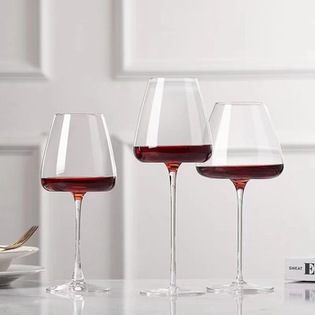 Ποτήρι κόκκινου κρασιού με μαύρο κρυστάλλινο δέσιμο, μπορντό, σετ σπιτιού με μεγάλη κοιλιά, κόκκινο κοντάρι, κόκκινο ψηλό, προσβάσιμο, πολυτελές, υψηλής ποιότητας ποτήρι