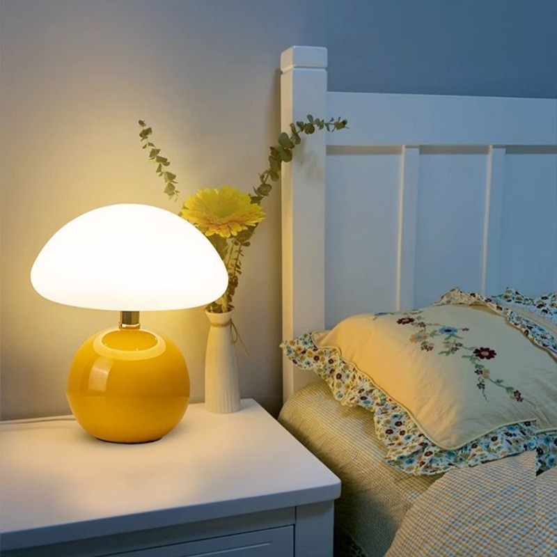 Grybų formos stalinė lempa, kreminio stiliaus, akių apsauga, miegamojo naktinė lempa, paprasta, moderni, šilta, berniukų ir mergaičių kambario atmosfera, maža nakties lempa