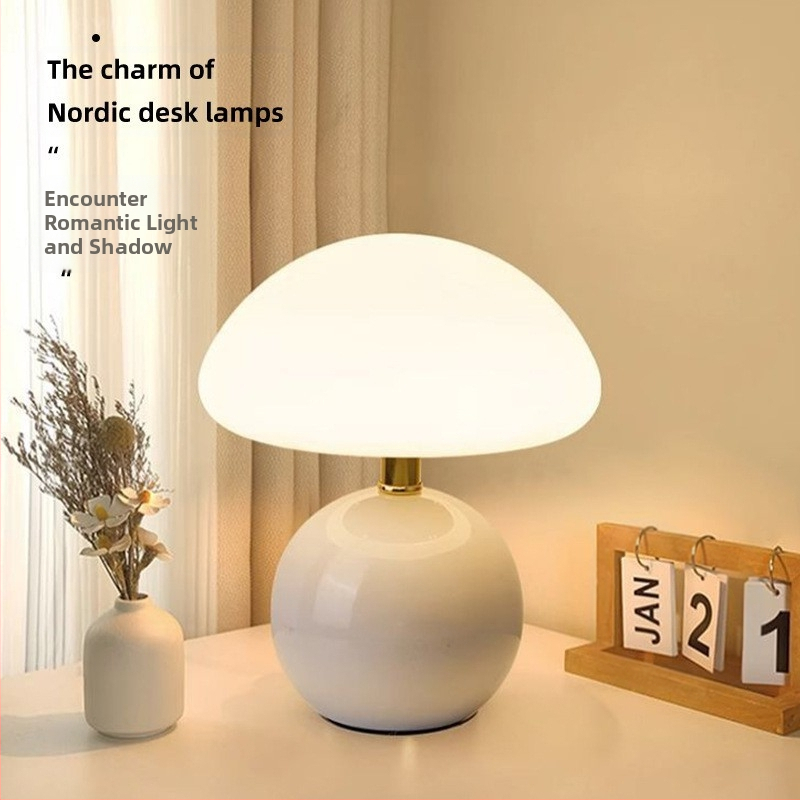 Grybų formos stalinė lempa, kreminio stiliaus, akių apsauga, miegamojo naktinė lempa, paprasta, moderni, šilta, berniukų ir mergaičių kambario atmosfera, maža nakties lempa