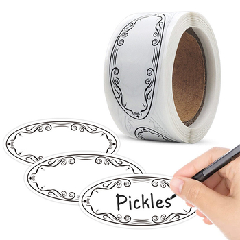 Rankraštiniai, tarpvalstybiniai, tirpių maisto butelių ir skardinių tuščio logotipo su ovaliu klasifikavimo lipduku sandėlyje