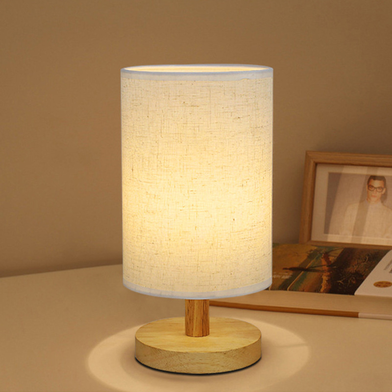 Rąstinė stalo lempa, paprasta skandinaviška dekoratyvinė audinio naktinė lempa, medžio masyvo, retro atmosfera, rankų darbo, „pasidaryk pats“, reljefinė naktinė lemputė