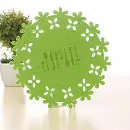 Ristkülikukujulised vildist lauaalused, vildist joogialused, õõnsad mitmevärvilised vildist lauaalused, lääneliku stiiliga luksuslikud söögialused, taldrikute ja kausside alused, laualinad