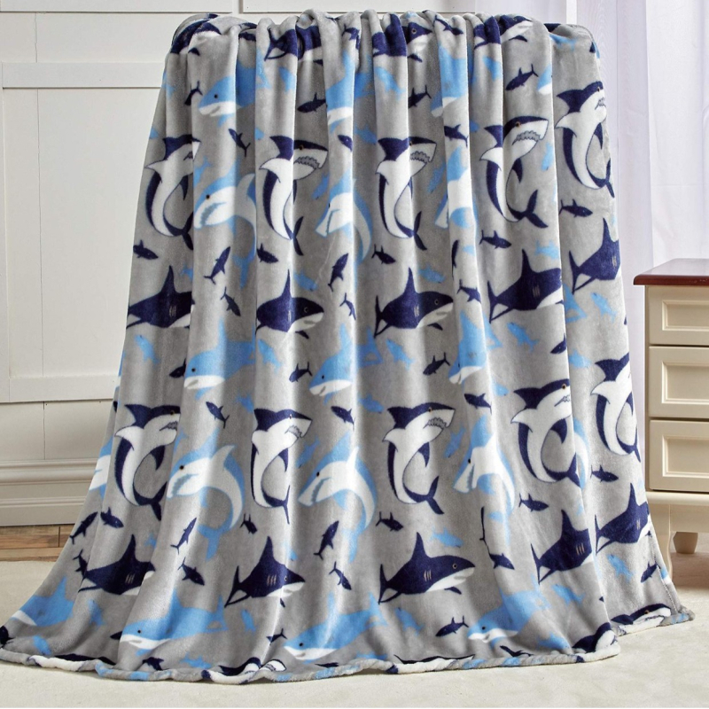 Animacinių filmukų ryklio rašto flanelinė antklodė, skaitmeninė spauda, nešiojama minkšta antklodė, tarpvalstybiniai „Amazon“ gamyklos tiesioginiai pardavimai