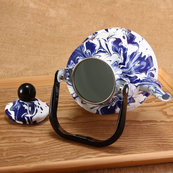 Laumžirgio emalio formos ledo gėlės senovinis varpelio formos puodas su emaliu ir juodu plieniniu rankena, rašalinis, baltas pikniko formos arbatinukas su atvira ugnimi