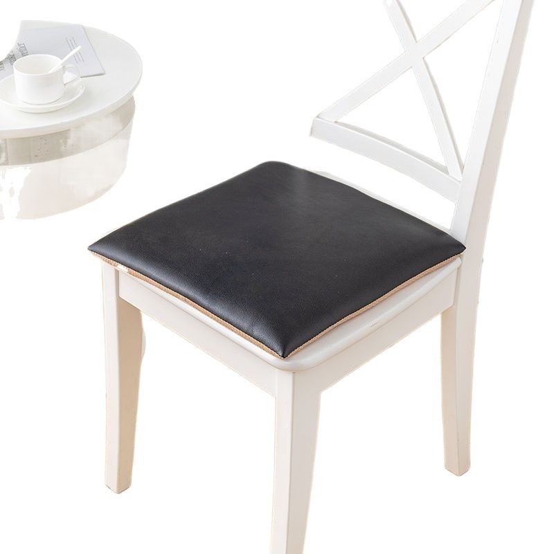 Veekindel ja mustuskindel nahast padi, rasvamatt, paksendatud söögilaua toolimatt, hobuserauakujuline libisemiskindel taburetimatt, kontorimatt, istuv istekoht