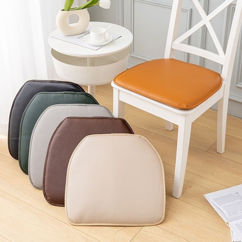 Veekindel ja mustuskindel nahast padi, rasvamatt, paksendatud söögilaua toolimatt, hobuserauakujuline libisemiskindel taburetimatt, kontorimatt, istuv istekoht