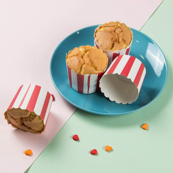 Vienkartiniai raudoni dryžuoti maži torto puodeliai gimtadienio vakarėliui, mini aliejui atsparūs popieriniai pirkėjams, kepimo pakuotės, „Mafen“ puodelis