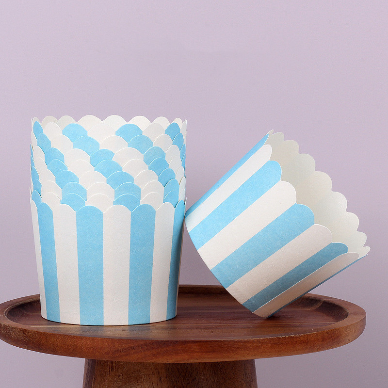 Vienkartiniai raudoni dryžuoti maži torto puodeliai gimtadienio vakarėliui, mini aliejui atsparūs popieriniai pirkėjams, kepimo pakuotės, „Mafen“ puodelis