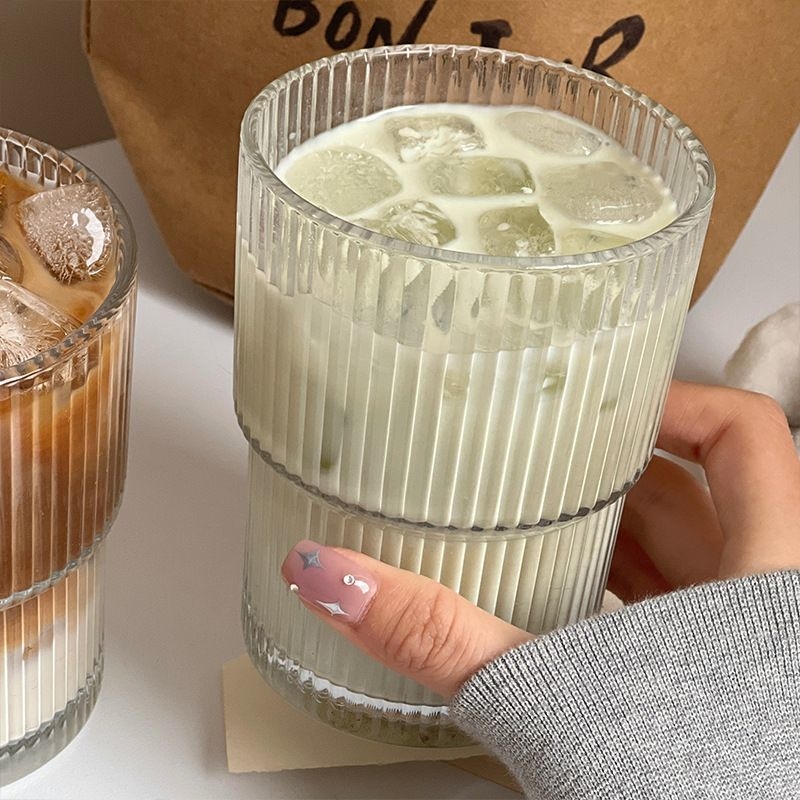 Korea stiilis vertikaalse triibuga klaasist tass, kõrge värviväärtusega paaridele mõeldud veetass, naiste internetikuulsuste õlekõrrega kohvitass majapidamiseks XF