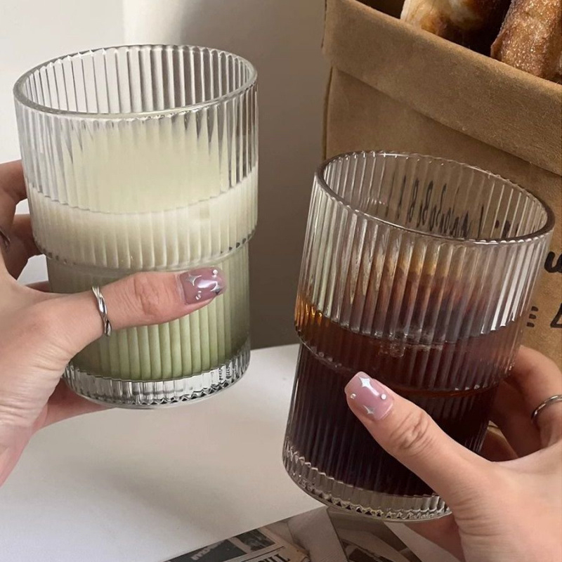 Korea stiilis vertikaalse triibuga klaasist tass, kõrge värviväärtusega paaridele mõeldud veetass, naiste internetikuulsuste õlekõrrega kohvitass majapidamiseks XF