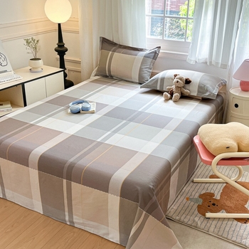 Šviežia 60 medvilnės keturių dalių medvilninė trijų dalių patalynė, nauja „Four Seasons“ didelio tankio paklodė su guma, skirta studentų bendrabučiui.