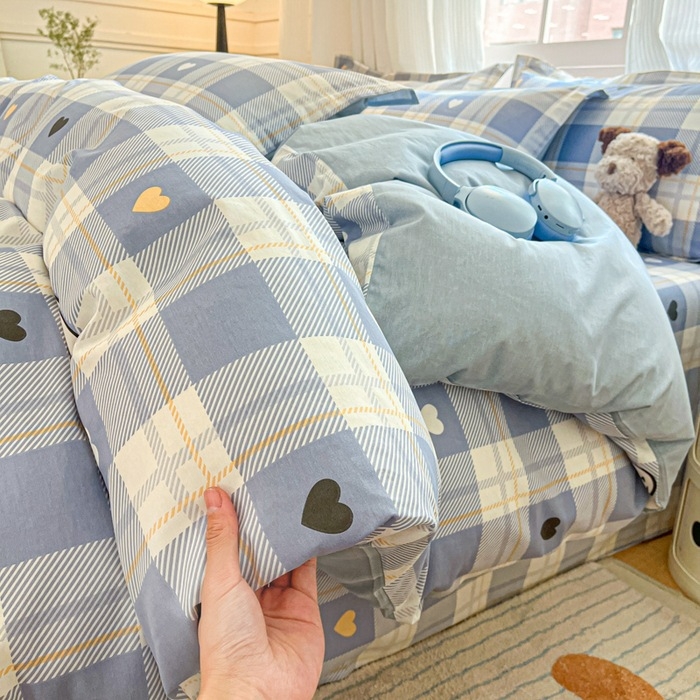 Šviežia 60 medvilnės keturių dalių medvilninė trijų dalių patalynė, nauja „Four Seasons“ didelio tankio paklodė su guma, skirta studentų bendrabučiui.