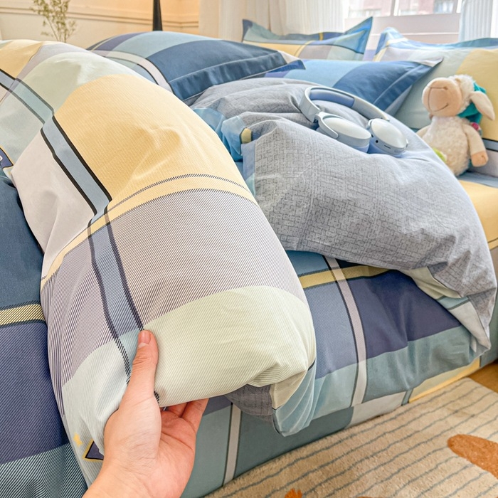 Šviežia 60 medvilnės keturių dalių medvilninė trijų dalių patalynė, nauja „Four Seasons“ didelio tankio paklodė su guma, skirta studentų bendrabučiui.