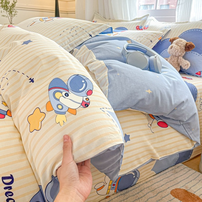 Šviežia 60 medvilnės keturių dalių medvilninė trijų dalių patalynė, nauja „Four Seasons“ didelio tankio paklodė su guma, skirta studentų bendrabučiui.