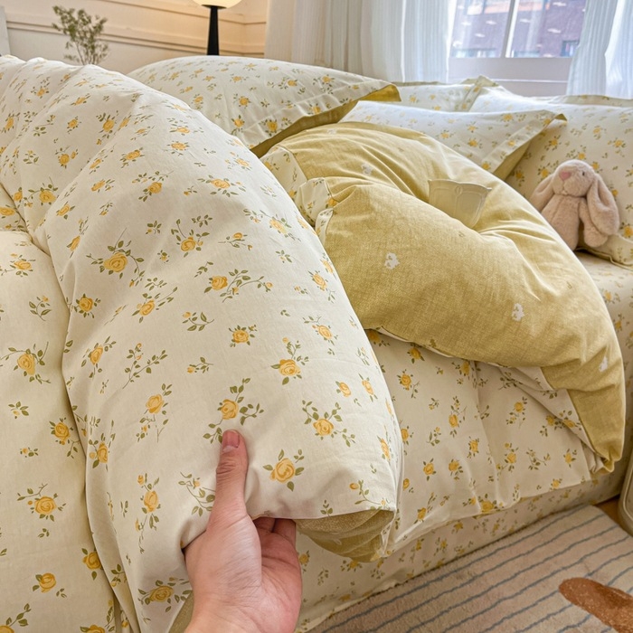 Šviežia 60 medvilnės keturių dalių medvilninė trijų dalių patalynė, nauja „Four Seasons“ didelio tankio paklodė su guma, skirta studentų bendrabučiui.