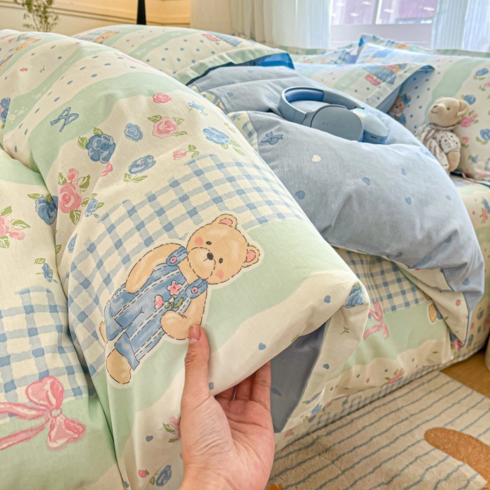 Šviežia 60 medvilnės keturių dalių medvilninė trijų dalių patalynė, nauja „Four Seasons“ didelio tankio paklodė su guma, skirta studentų bendrabučiui.