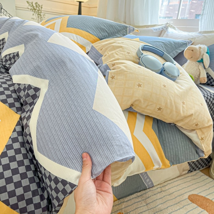 Šviežia 60 medvilnės keturių dalių medvilninė trijų dalių patalynė, nauja „Four Seasons“ didelio tankio paklodė su guma, skirta studentų bendrabučiui.