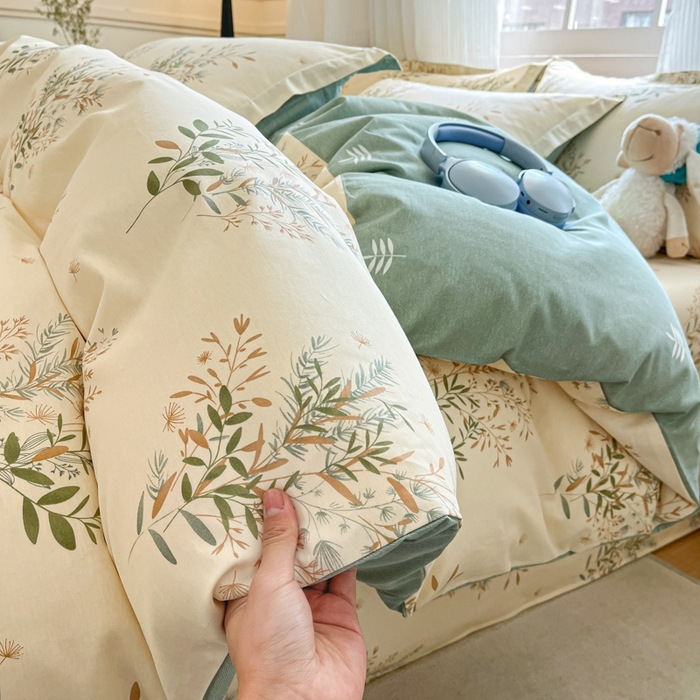 Šviežia 60 medvilnės keturių dalių medvilninė trijų dalių patalynė, nauja „Four Seasons“ didelio tankio paklodė su guma, skirta studentų bendrabučiui.