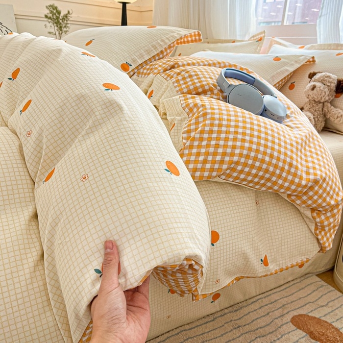 Šviežia 60 medvilnės keturių dalių medvilninė trijų dalių patalynė, nauja „Four Seasons“ didelio tankio paklodė su guma, skirta studentų bendrabučiui.