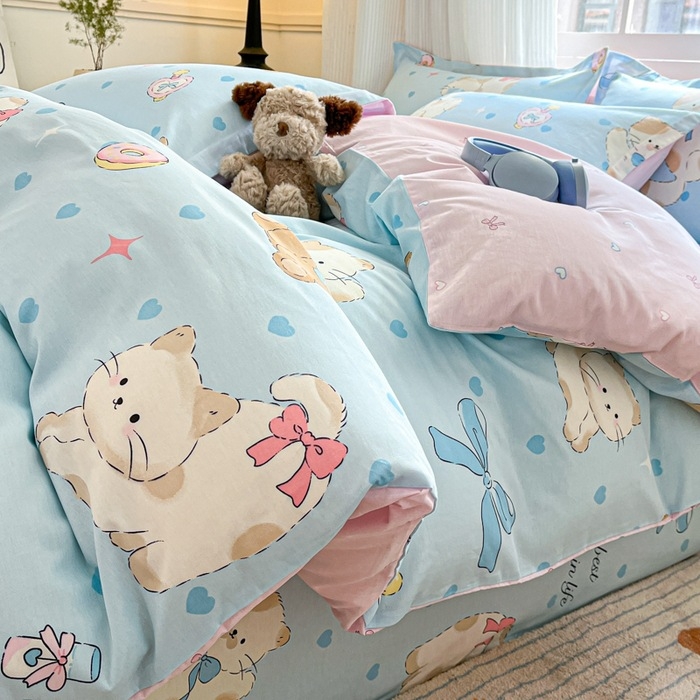 Šviežia 60 medvilnės keturių dalių medvilninė trijų dalių patalynė, nauja „Four Seasons“ didelio tankio paklodė su guma, skirta studentų bendrabučiui.