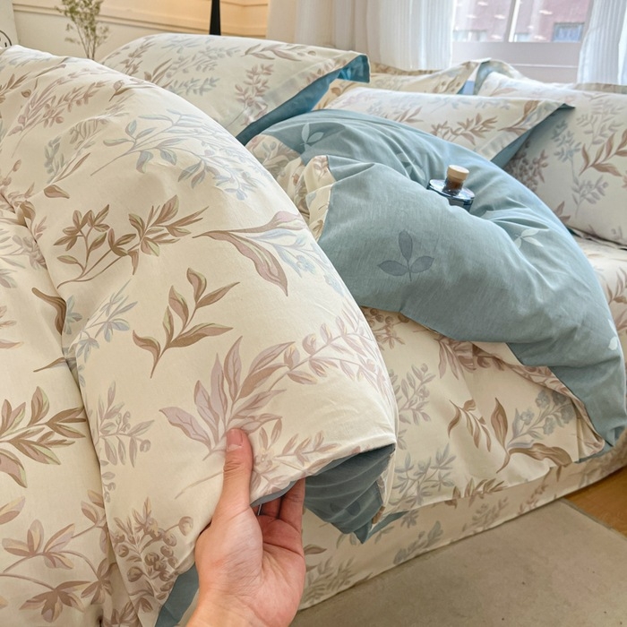 Šviežia 60 medvilnės keturių dalių medvilninė trijų dalių patalynė, nauja „Four Seasons“ didelio tankio paklodė su guma, skirta studentų bendrabučiui.