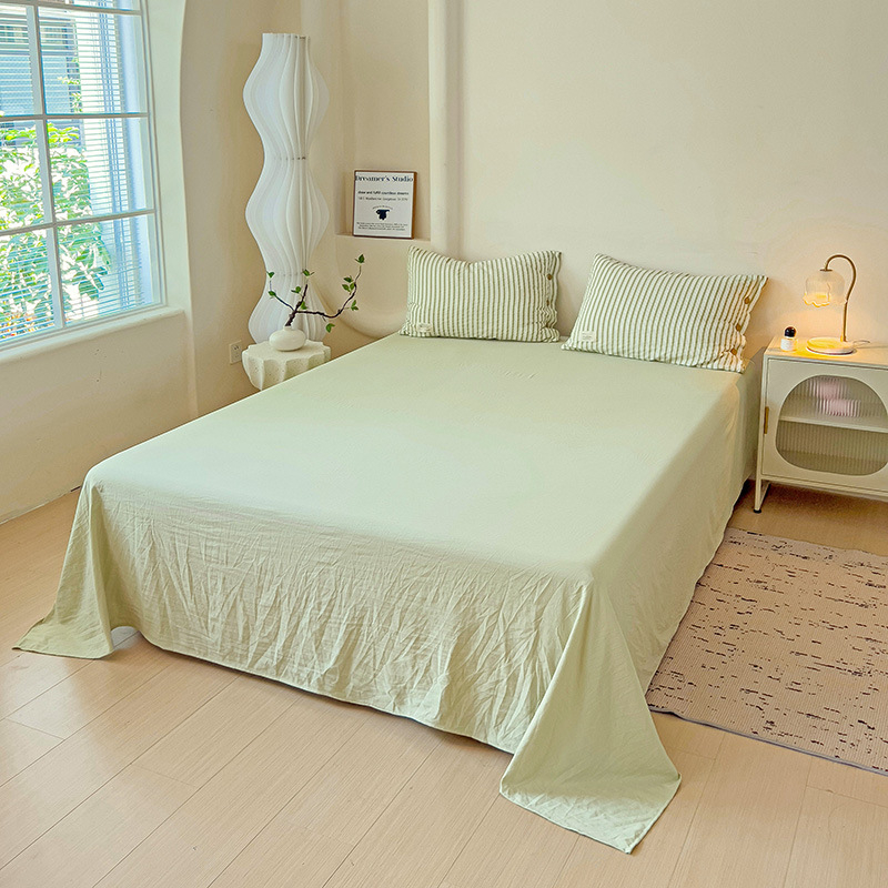 Japoniško stiliaus nemagintų sagų stiliaus skalbtos medvilnės keturių dalių lovos komplektas su dryžuotu lovatiesės užvalkalu, paklodė, studentų bendrabučio paprastas trijų dalių komplektas