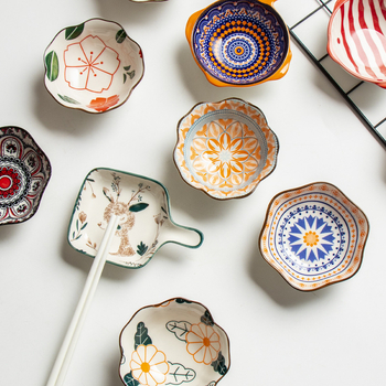 Japoniško bohemiško stiliaus etninio stiliaus rankomis dažyti po glazūra spalvoti užkandžių indai, kūrybiško rašto, interneto šventės padažo indas