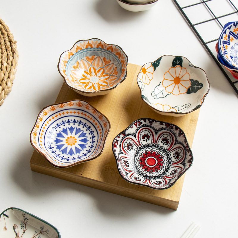 Japoniško bohemiško stiliaus etninio stiliaus rankomis dažyti po glazūra spalvoti užkandžių indai, kūrybiško rašto, interneto šventės padažo indas