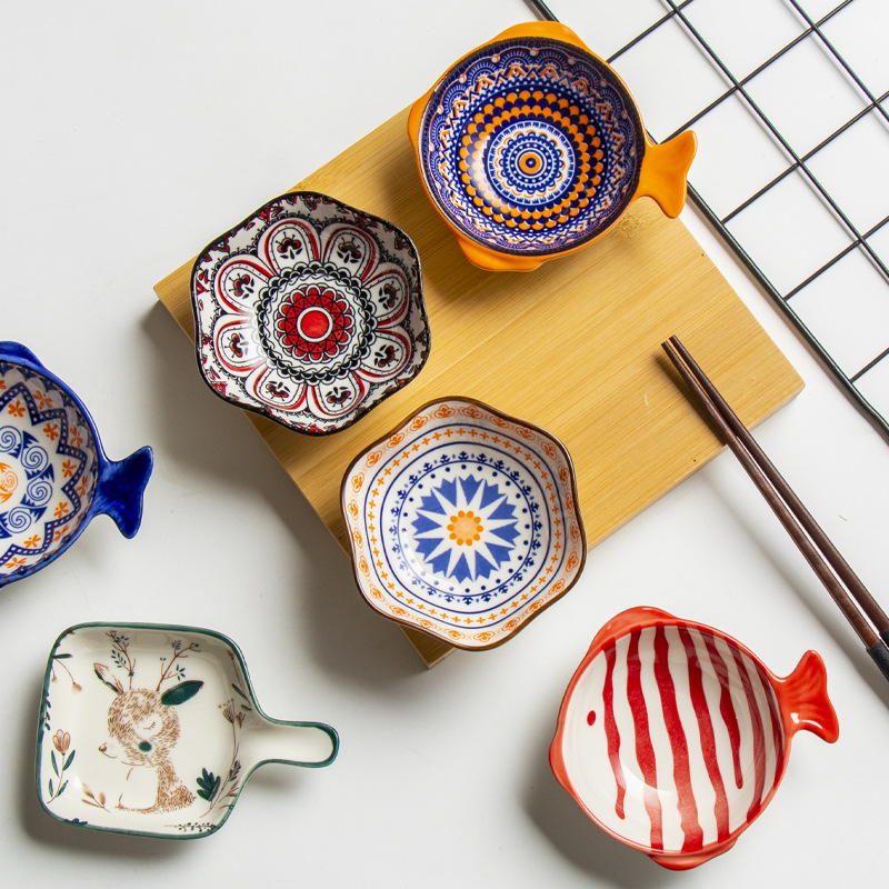 Japoniško bohemiško stiliaus etninio stiliaus rankomis dažyti po glazūra spalvoti užkandžių indai, kūrybiško rašto, interneto šventės padažo indas