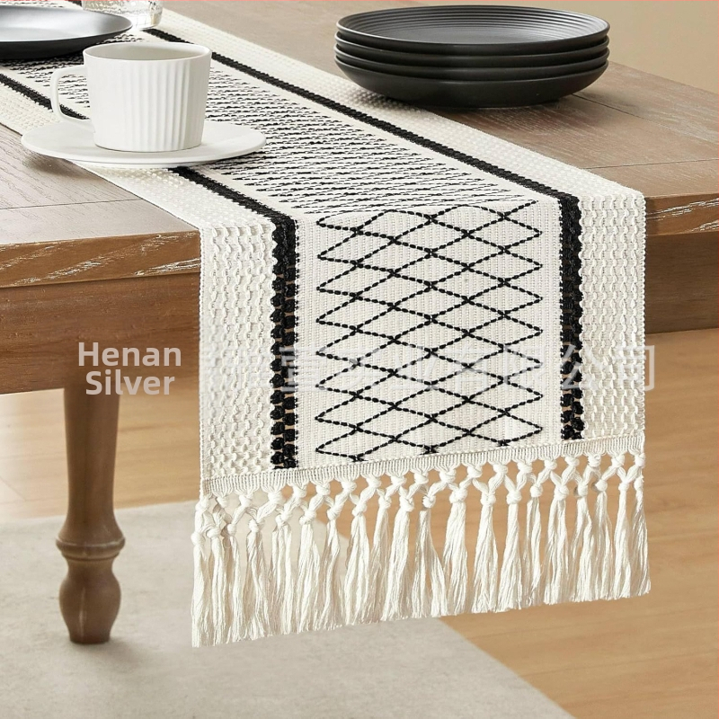 „Amazon“ stalo vėliavėlė, medvilnės ir lino juostelėmis, susiūta dviejų spalvų austais kutais, be pastoracinės kaimiškos staltiesės gamintojų tiekiama