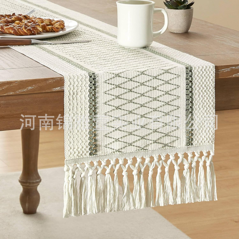 „Amazon“ stalo vėliavėlė, medvilnės ir lino juostelėmis, susiūta dviejų spalvų austais kutais, be pastoracinės kaimiškos staltiesės gamintojų tiekiama