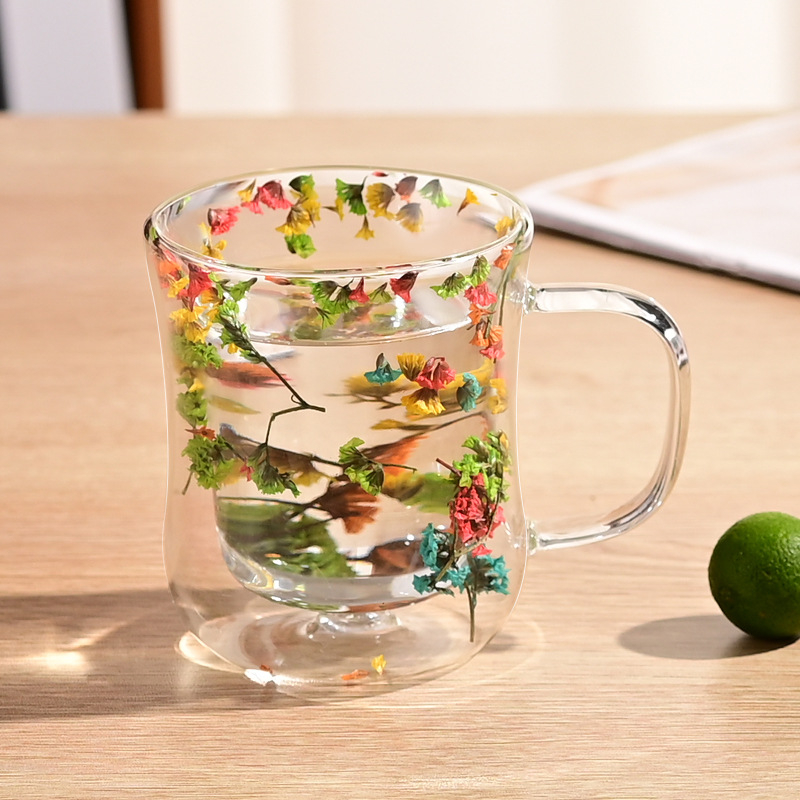 Νέο διασυνοριακό δημιουργικό κύπελλο διπλής στρώσης με αποξηραμένα λουλούδια, υψηλής αξίας δημιουργικό μικρό ανδρικό κύπελλο καφέ μέσης για το σπίτι, κύπελλο γάλακτος