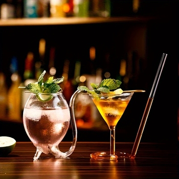 Radoša vampīra šāviena glāze Ziemeļvalstu stila piesūcekņa molekulārā kokteiļa glāze ar snīpi vīna glāze