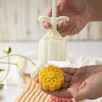 [Kümme lootoseseemnetükki] Kuukoogi vorm 75g kolmemõõtmeline käsitsi survega plastist abrasiivsed Hiina küpsetusvahendid